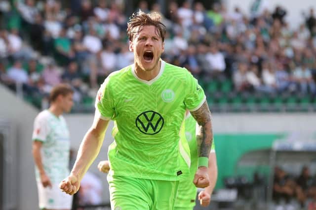 Wout Weghorst of Wolfsburg celebrates scoring the 2nd team goal during the Bundesliga match between SpVgg Greuther Fürth and VfL Wolfsburg at Sportpark Ronhof Thomas Sommer on September 11, 2021 in Fuerth, Germany. (Photo by Alexander Hassenstein/Getty Images)