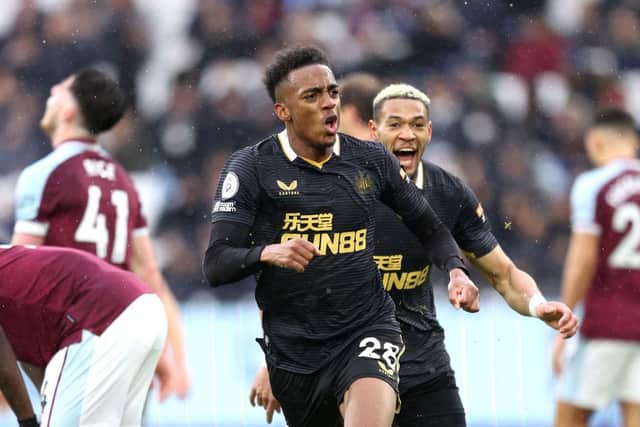 Joe Willock of Newcastle United celebrates after scoring their team's first goal during the Premier League match between West Ham United and Newcastle United at London Stadium on February 19, 2022 in London, England. (Photo by Warren Little/Getty Images)