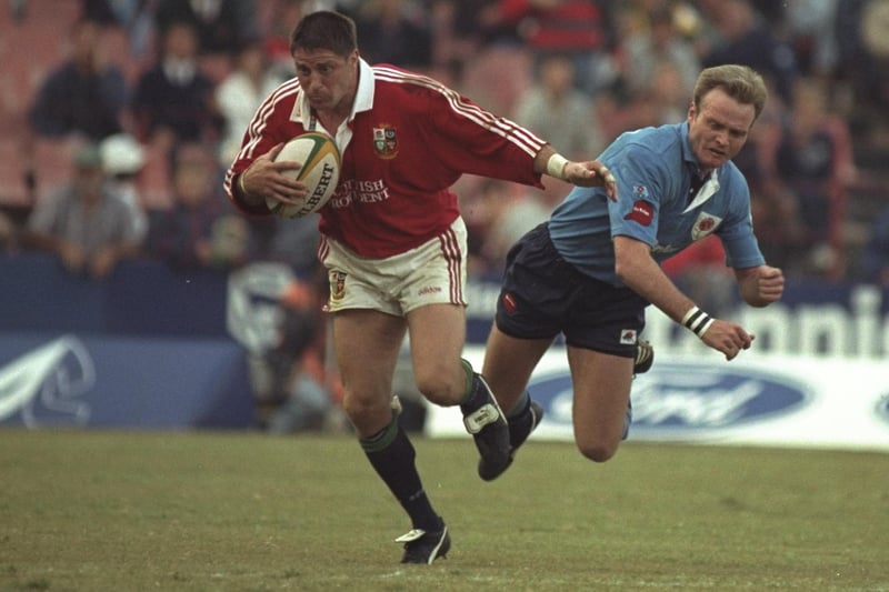 Kelso's Alan Tait playing against Northern Transvaal at Loftus Versfeld in Pretoria, South Africa, in 1997 (Photo: David Rogers/Allsport)