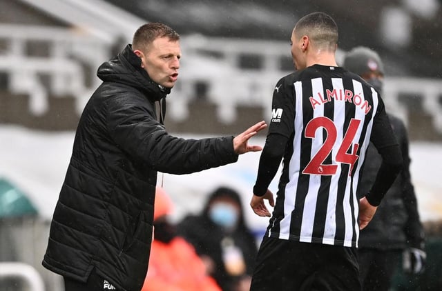 Graeme Jones discusses tactics with Miguel Almiron.