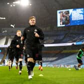 MANCHESTER, ENGLAND - DECEMBER 26: Matt Ritchie of Newcastle United warms up prior to the Premier League match between Manchester City and Newcastle United at Etihad Stadium on December 26, 2020 in Manchester, England. The match will be played without fans, behind closed doors as a Covid-19 precaution. (Photo by Jason Cairnduff - Pool/Getty Images)