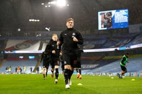 MANCHESTER, ENGLAND - DECEMBER 26: Matt Ritchie of Newcastle United warms up prior to the Premier League match between Manchester City and Newcastle United at Etihad Stadium on December 26, 2020 in Manchester, England. The match will be played without fans, behind closed doors as a Covid-19 precaution. (Photo by Jason Cairnduff - Pool/Getty Images)