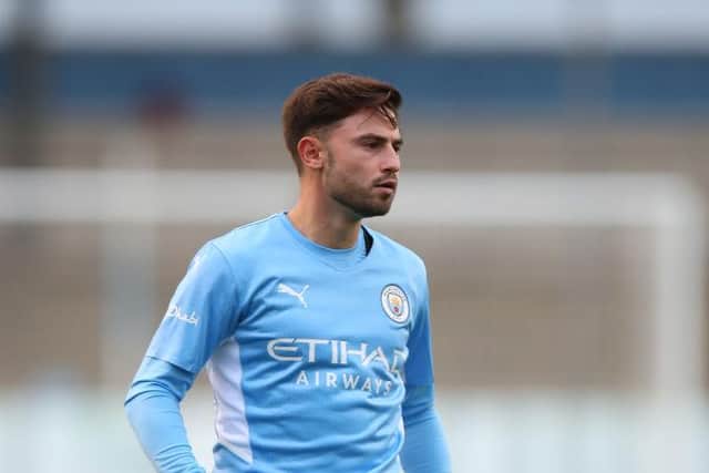 Sunderland have signed Patrick Roberts from Manchester City.