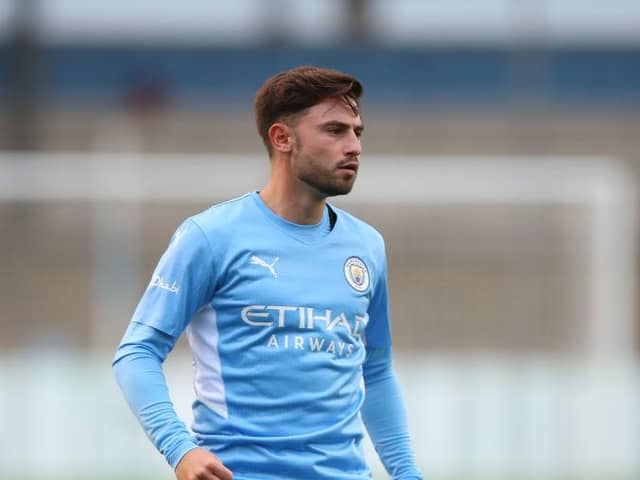 Sunderland have signed Patrick Roberts from Manchester City.