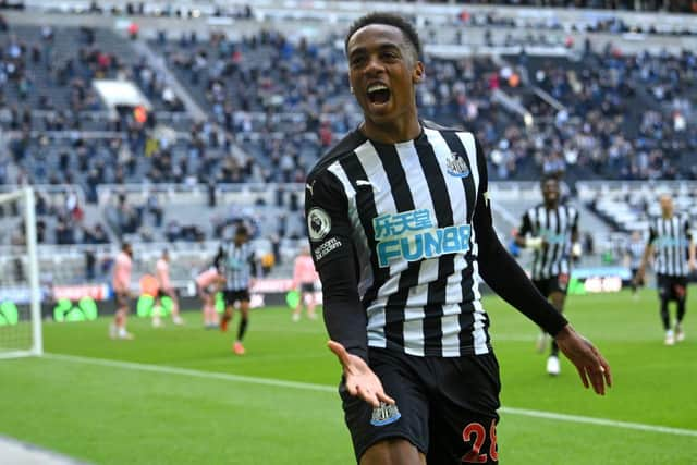 Joe Willock celebrates his goal.