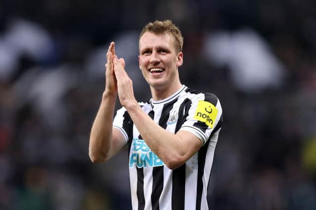 Dan Burn Người Khổng Lồ Bên Hành Lang Cánh – Ngôi Sao Phòng Ngự Của Newcastle