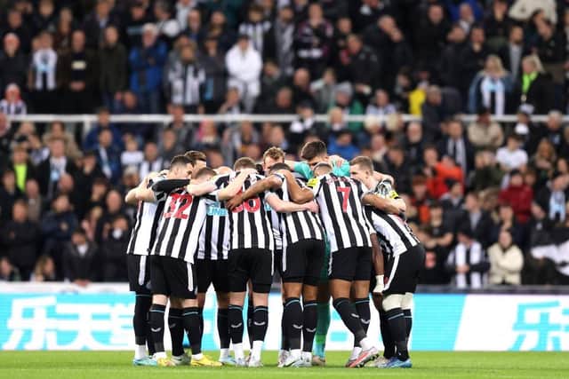 Newcastle United huddle prior to the Carabao Cup Third Round match between Newcastle United and Crystal Palace at St James' Park on November 09, 2022 in Newcastle upon Tyne, England. (Photo by George Wood/Getty Images)