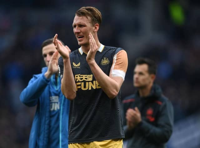 Dan Burn of Newcastle United applauds the fans following defeat in the Premier League match between Tottenham Hotspur and Newcastle United at Tottenham Hotspur Stadium on April 03, 2022 in London, England. (Photo by Mike Hewitt/Getty Images)
