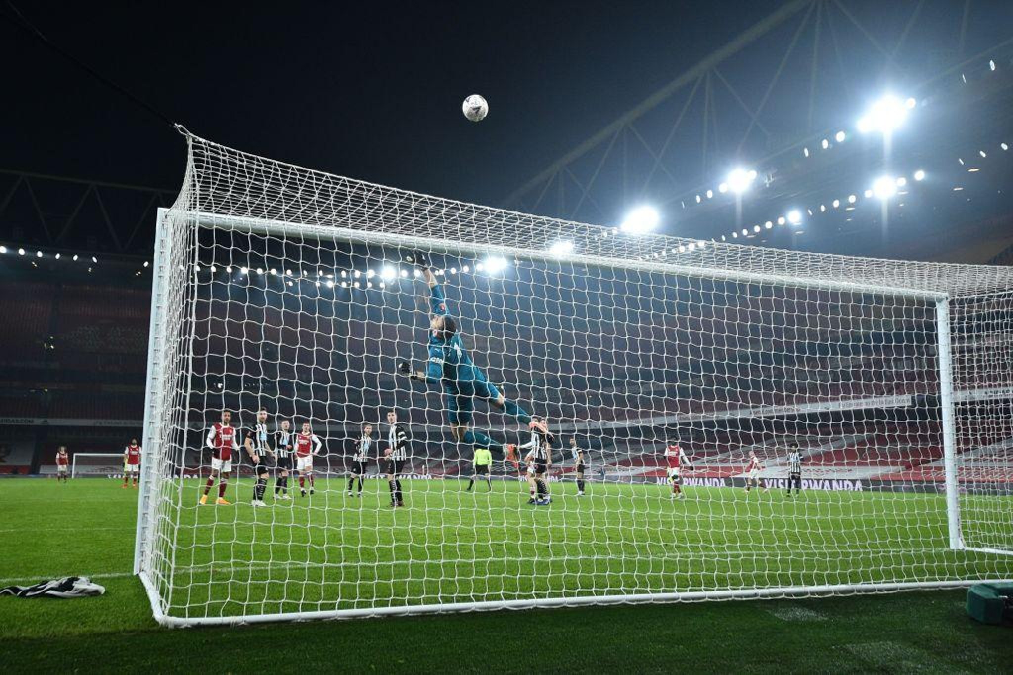 Photo of Liam Kennedy, Newcastle United Eleven, na návšteve Marcelo Pizza v Leeds United – s piatimi hlavnými výbermi