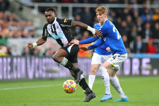 Allan Saint-Maximin of Newcastle United holds off Anthony Gordon of Everton during the Premier League match between Newcastle United  and  Everton at St. James Park on February 08, 2022 in Newcastle upon Tyne, England. (Photo by Alex Livesey/Getty Images)