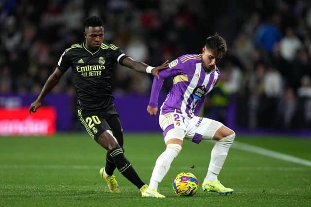 Ivan Fresneda of Real Valladolid CF is challenged by Vinicius Junior of Real Madrid during the LaLiga Santander match between Real Valladolid CF and Real Madrid CF at Estadio Municipal Jose Zorrilla on December 30, 2022 in Valladolid, Spain. (Photo by Angel Martinez/Getty Images)