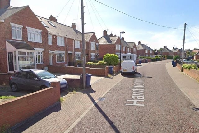 The estimated average annual household income in Cleadon Park is £34,800.