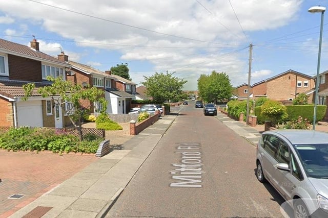 The estimated average household annual income in West Park is £34,400.