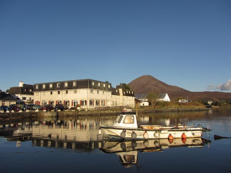 With amazing views over the sea to Loch Kishorn and the Applecross Hills, Skye's Dunollie Hotel is surounded by beautiful countryside and your dog is welcome at the Redhills Lounge for both dinner and breakfast.