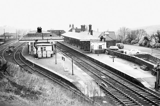 The road bridge to the south of Alnmouth station was a convenient place to watch and photograph until the overhead catenary went up in 1991. This was 1967 and the end of regular steam working was nigh. (J.C.Dean/NERA)