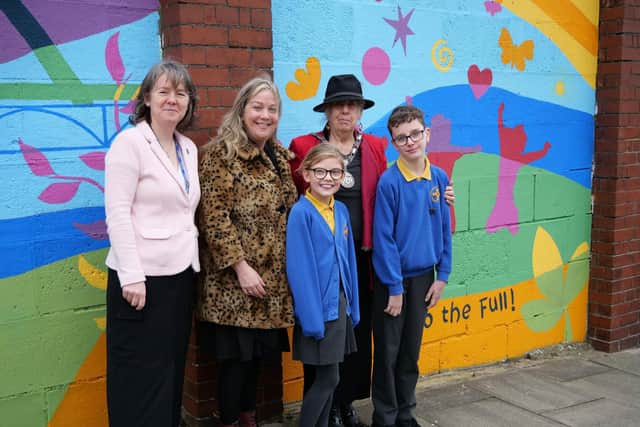 Maria Robinson (headteacher), Geri Mole (artist), Cllr Freda Geddes (l-r) with the mural