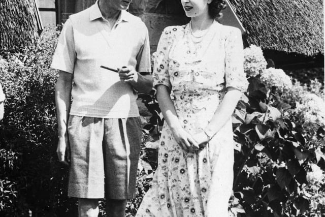 Photo dated 21/04/47 of King George VI relaxing with his daughter Princess Elizabeth during a visit to Natal National Park in South Africa.