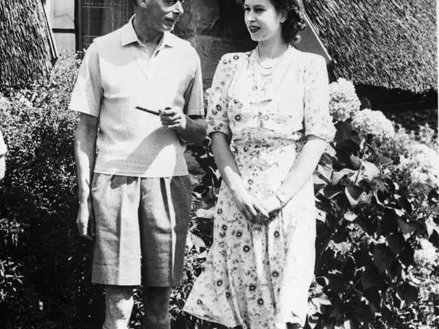 Photo dated 21/04/47 of King George VI relaxing with his daughter Princess Elizabeth during a visit to Natal National Park in South Africa.