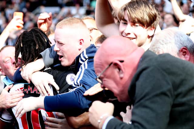 NEWCASTLE UPON TYNE, ENGLAND - AUGUST 28: Allan Saint-Maximin of Newcastle United celebrates after scoring their side's second goal with the fans during the Premier League match between Newcastle United and Southampton at St. James Park on August 28, 2021 in Newcastle upon Tyne, England. (Photo by George Wood/Getty Images)