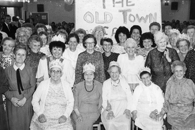 Some of the 300 people who attended the second get-together of former residents of "Old Town" streets in 1988. Does this bring back happy memories?