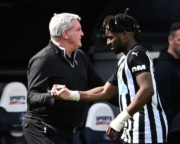 Steve Bruce and Allan Saint-Maximin (Photo by STU FORSTER/POOL/AFP via Getty Images)