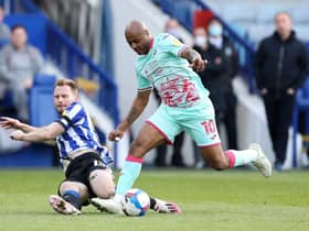 Andre Ayew playing for Swansea City.