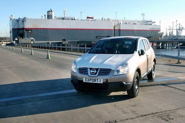 The first consignment of Qashqais for export leaves the port in March 2007