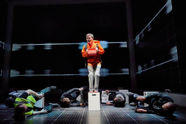THE CURIOUS INCIDENT OF THE DOG IN THE NIGHT_TIME
Piccadilly Theatre London
AcRoyal National Theatre London Production



























_R010549