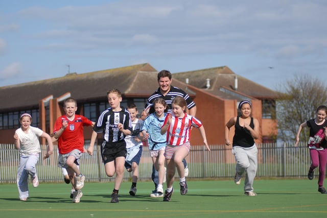 Newcastle Falcons rugby star Rob Vickers was at the school for a great day of fun in 2009. Does this bring back memories for you?