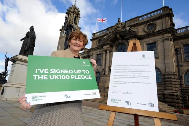 South Tyneside Council leader, Cllr Tracey Dixon, has signed the UK100 enviroment pledge to reduce carbon emissions.