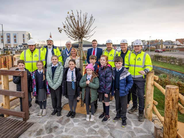 Pupils from a local school, Seaburn Dene Primary.
