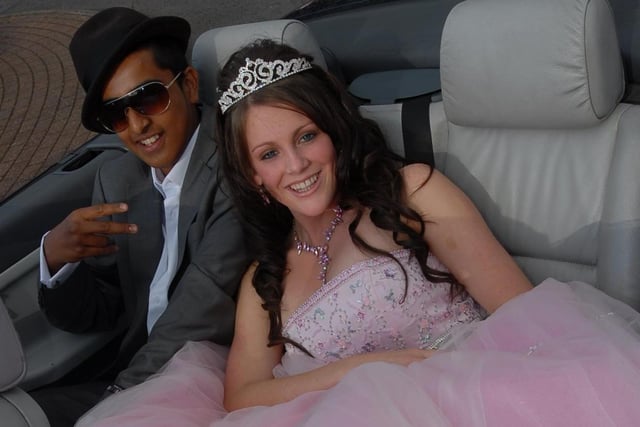 Now that's how you turn up in style at your prom!