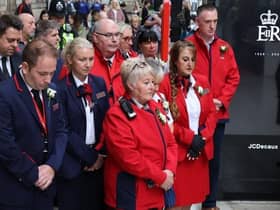 Dated: 19/09/2022
MINUTES SILENCE QUEENS FUNERAL 
A minutes silence is observed by LNER staff and commuters at Newcastle's Central Station in memory of Her Majesty Queen Elizabeth II today (Monday) 
See Queen Funeral round up 
