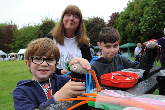 Issac and Gabriel Arnett were helped by Ros Taylor to make grass seed heads at the 2016 festival.