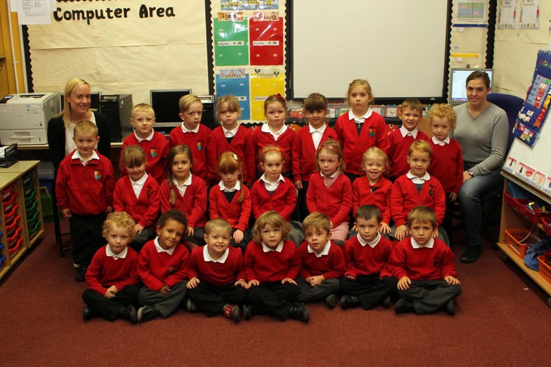 Chesterfield Highfield Hall.
Reception class 2.
Catherine Wilkinson teacher, Kelly-Ann Thring teaching assistant.