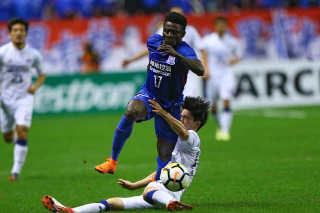 Lee Jong Sung (R) of Suwon Samsung Bluewings fights for the ball with Obafemi Martins of Shanghai Shenhua during the AFC Champions League group stage football match between China's Shanghai Shenhua and South Korea's Suwon Samsung Bluewings in Shanghai on March 13, 2018. / AFP PHOTO / - / China OUT (Photo credit should read -/AFP via Getty Images)