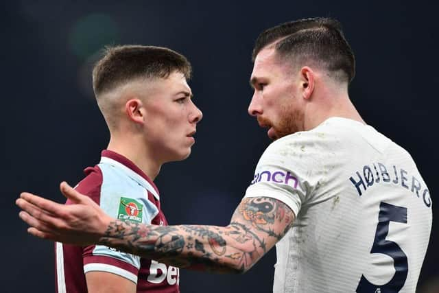 West Ham United's Scottish defender Harrison Ashby (L) clashes with Tottenham Hotspur's Danish midfielder Pierre-Emile Hojbjerg (R) during the English League Cup quarter-final football match between Tottenham Hotspur and West Ham United at Tottenham Hotspur Stadium in London, on December 22, 2021.(Photo by BEN STANSALL/AFP via Getty Images)