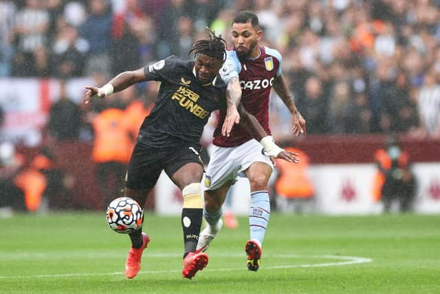 Allan Saint-Maximin of Newcastle United is challenged by Douglas Luiz of Aston Villa (Photo by Ryan Pierse/Getty Images)