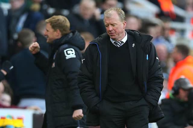 Steve McLaren Newcastle United manager looks on as Bournemouth score their third goal during the Barclays Premier League match between Newcastle United and A.F.C. Bournemouth at St James Park on March 5, 2016 in Newcastle, England. (Photo by Ian MacNicol/Getty images)