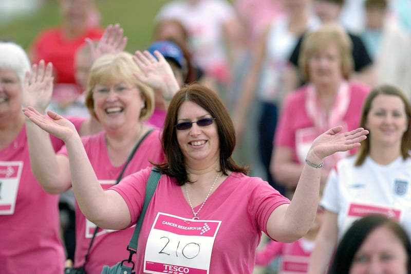 Who do you recognise in this retro photo from the 2007 Race For Life?