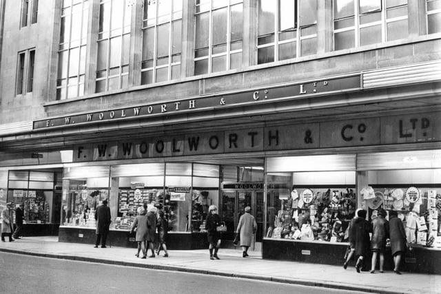 Woolworths in King Street in 1968. Did you grab some bargains from Woolworths and which was the best?