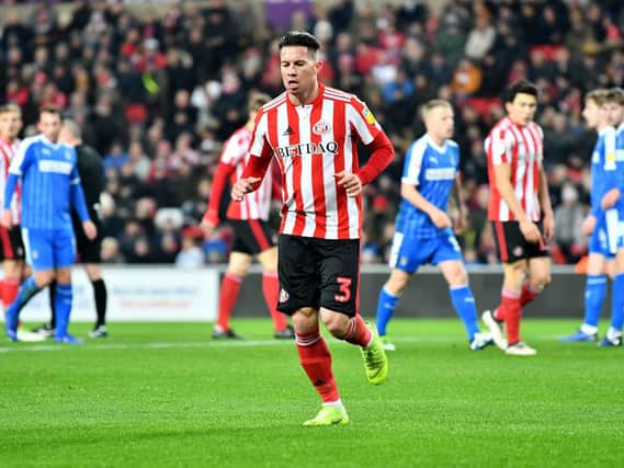 Sunderland defender Bryan Oviedo looked set to move to West Brom last month.