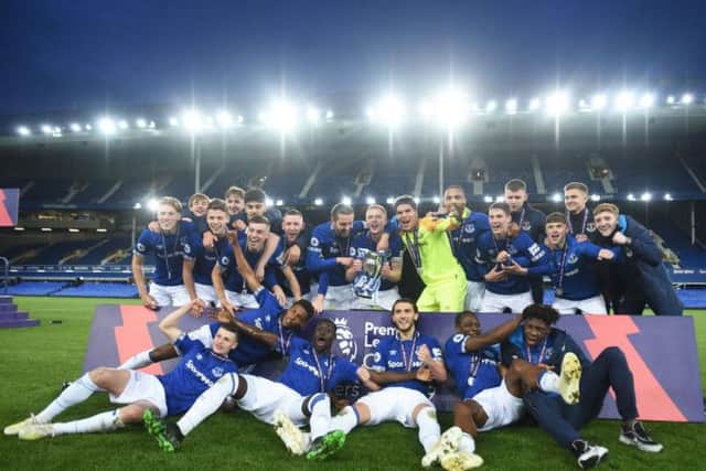 Everton's players with the trophy.