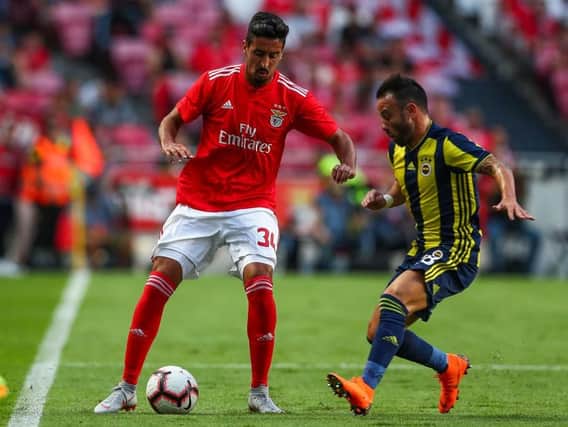 Andre Almeida of SL Benfica (L) vies with Mathieu Valbuena of Fenerbache SK (R) during the match between SL Benfica and Fenerbache SK for UEFA Champions League Qualifier at Estadio da Luz on August 7, 2018 in Lisbon, Portugal. (Photo by Carlos Rodrigues/Getty Images)