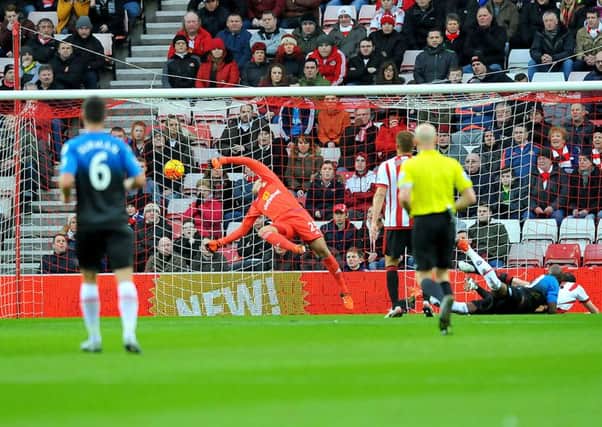 Vito Mannone can't keep out Benik Afobe's header