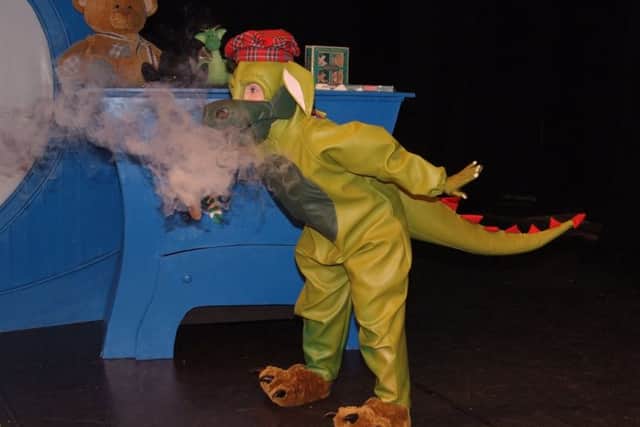 Steven Lee's Don't Dribble on the Dragon, featuring magic designed by Paul Daniels, is coming to the Customs House.