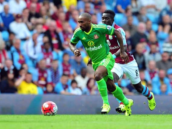 Jermain Defoe has signed a 12 month contract extension.