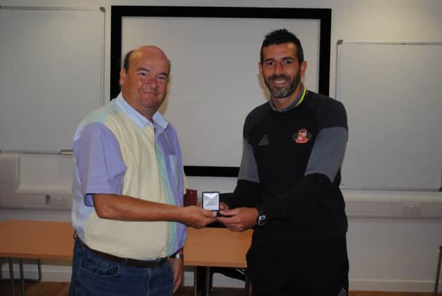 Julio Arca presents Ian Hunter with a medal to mark the fact he has lived with Type 1 diabetes for over 50 years.