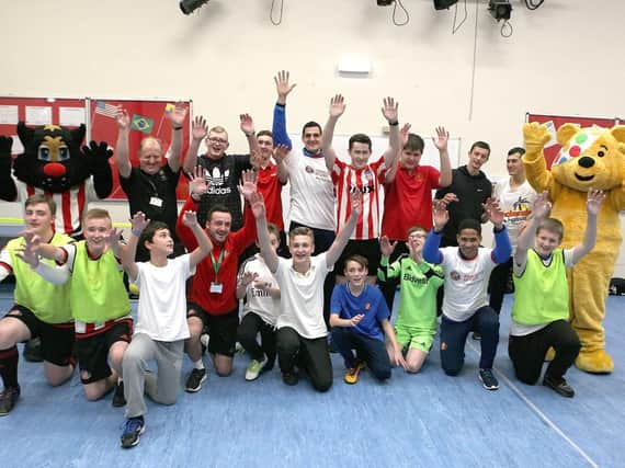 Pupils at Barbara Priestman Academy with Vito Mannone, Steven Pienaar, SAFC mascot Samson and Pudsey.
