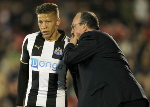 Newcastle United manager Rafa Benitez talks to Dwight Gayle.